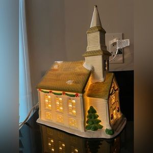 Victorian Village “Stone Hill Chapel“ 1997 Edition Ceramic Lighted Church w/ box